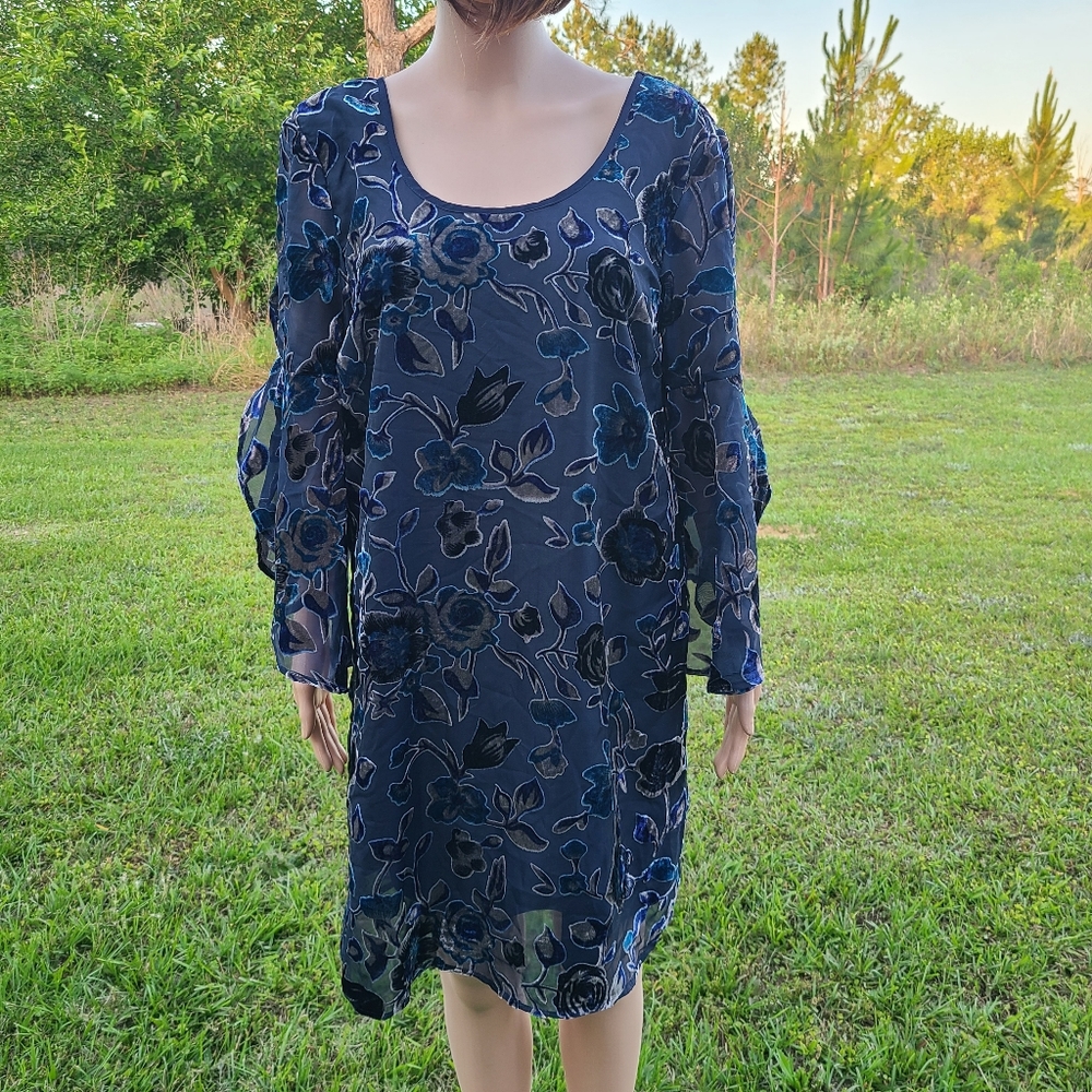 Band of Gypsies Floral Navy Velvet Dress - Picture 3 of 6